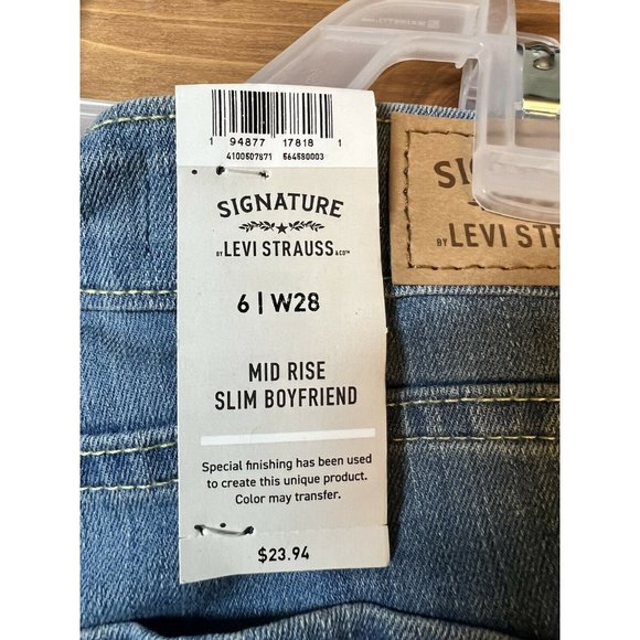 Levi Strauss Signature Ladies Mid Rise Slim Boyfriend Blue Jeans Size 6 - NWT - Picture 5 of 5